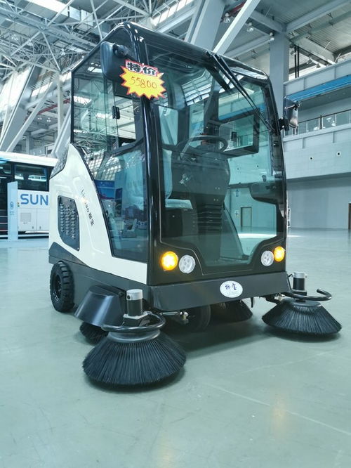 桂林柳寶掃地車LB2000 高效環(huán)保的城市清潔衛(wèi)士